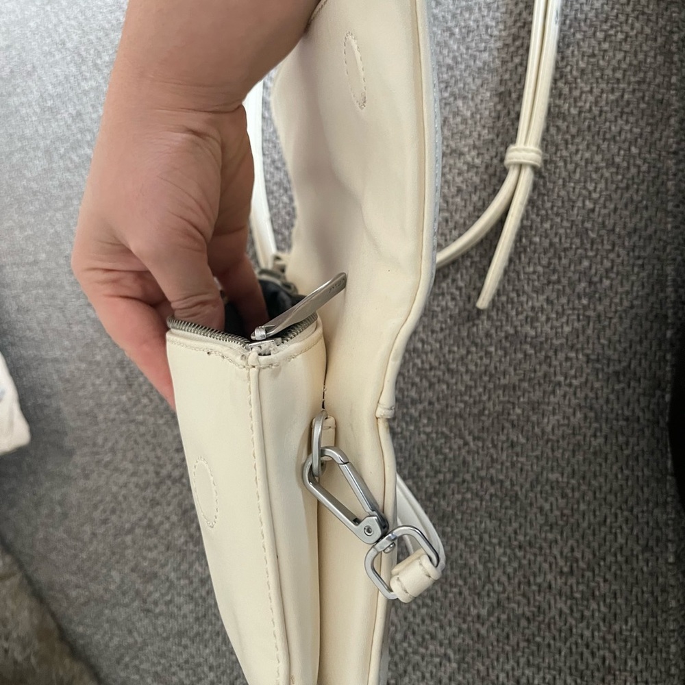 Matt & Nat creme clutch/purse - Picture 8 of 9
